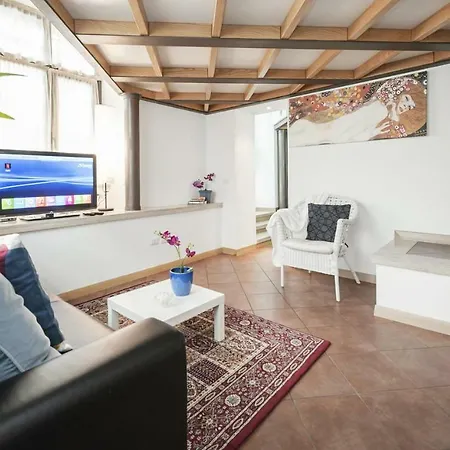Stylish Loft Coliseum Apartamento