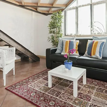 Stylish Loft Coliseum *
