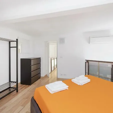 Stylish Loft Coliseum *